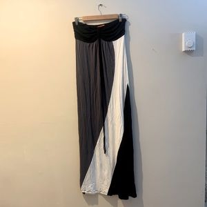 Sleeveless maxi dress with color block and tie